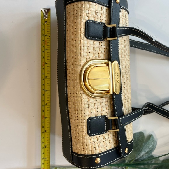 Chic Black and Tan Woven Shoulder Bag - Picture 9 of 12